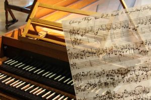 Manuscrit de Bach et clavecin allemand