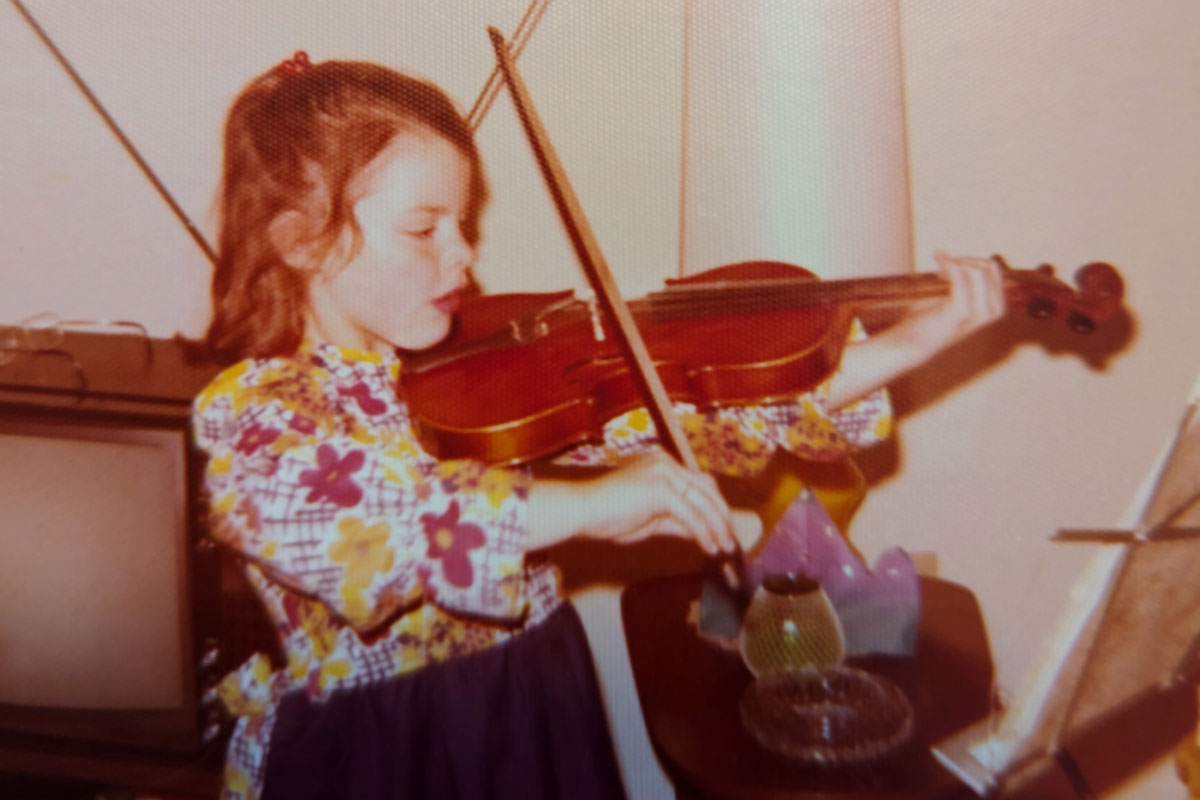 Natalie pratique le violon