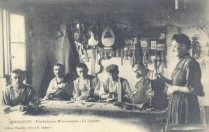 Atelier de luthiers à Mirecourt