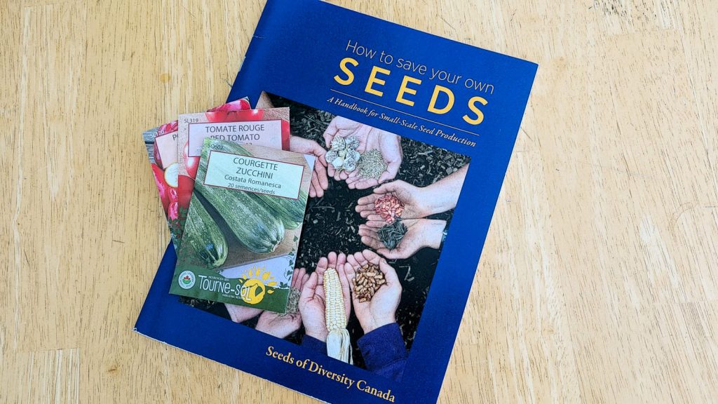 Livre sur la conservation des semences et quelques paquets de graines